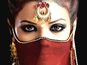 law-to-cover-saudi-women-attractive-eyes