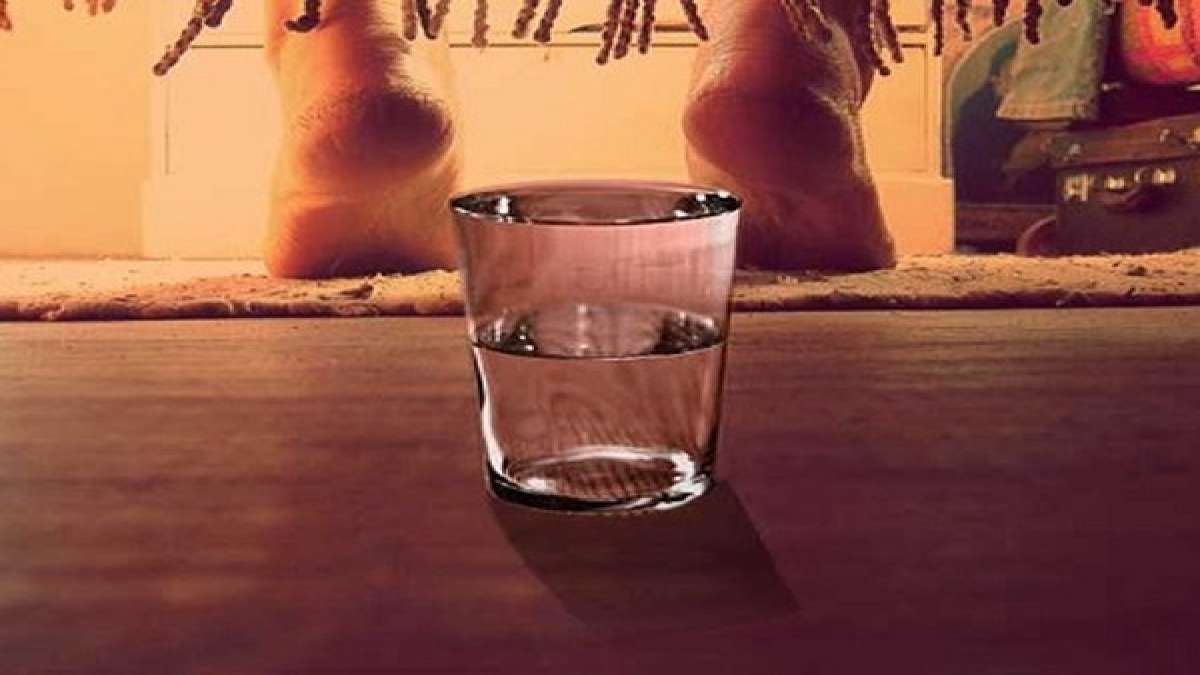 ರಾತ್ರಿ ಮಂಚದ ಕೆಳಗಡೆ ಒಂದು ಲೋಟ ನೀರು ಇಟ್ಟು ಮಲಗಿ ನಕಾರಾತ್ಮಕ ಶಕ್ತಿ