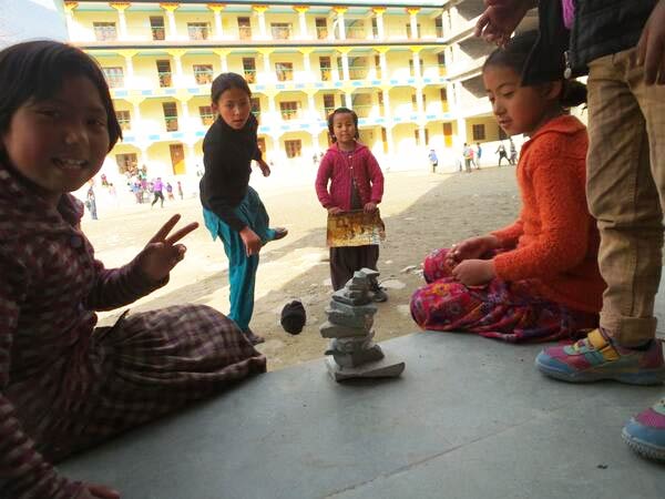 9.ಲಗೋರಿ (ಏಳು ಕಲ್ಲುಗಳಾಟ)
