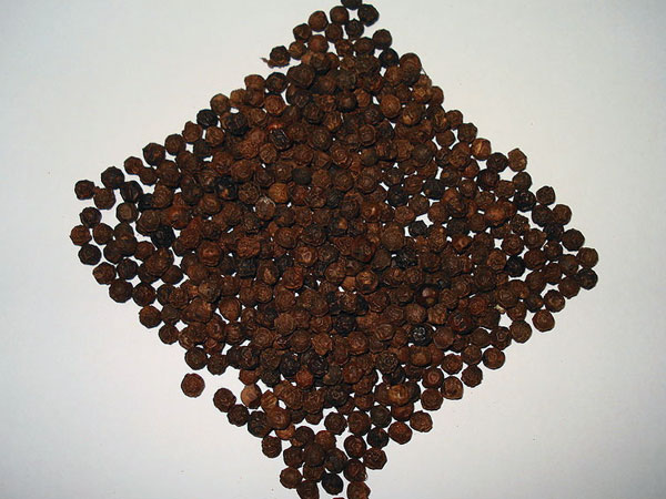ಮೆಣಸು, ಈರುಳ್ಳಿ ಮತ್ತು ಬೆಳ್ಳುಳ್ಳಿ ದ್ರಾವಣ
