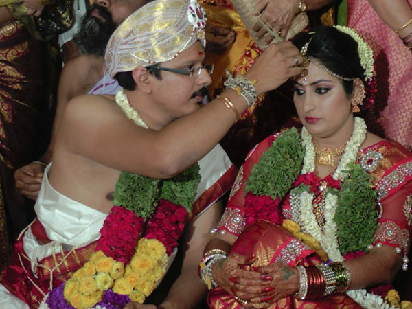 ಹಣೆಗೆ ತಿಲಕ ಹಚ್ಚುವ ಕ್ರಮ