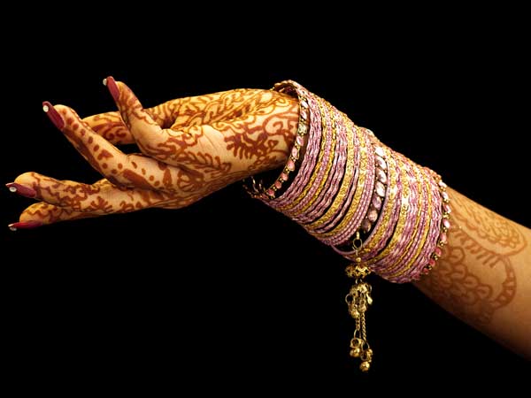 ಭಾರತೀಯ ಮಹಿಳೆಯರು ಏಕೆ ಬಳೆಗಳನ್ನು ಧರಿಸುತ್ತಾರೆ