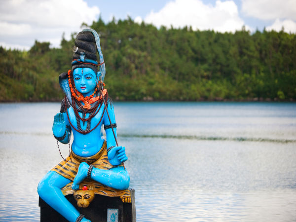 ಲೋಕವುಳಿಸಲು ವಿಷಕಂಠನಾದ ಶಿವ