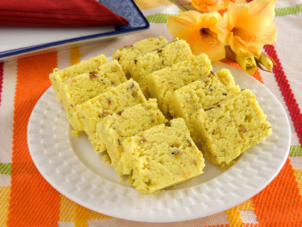 ಅತಿಥಿಗಳು ತಂದ ಸಿಹಿವಸ್ತುಗಳು ಚಲ್ಲಾಪಿಲ್ಲಿಯಾಗಿರುವುದು