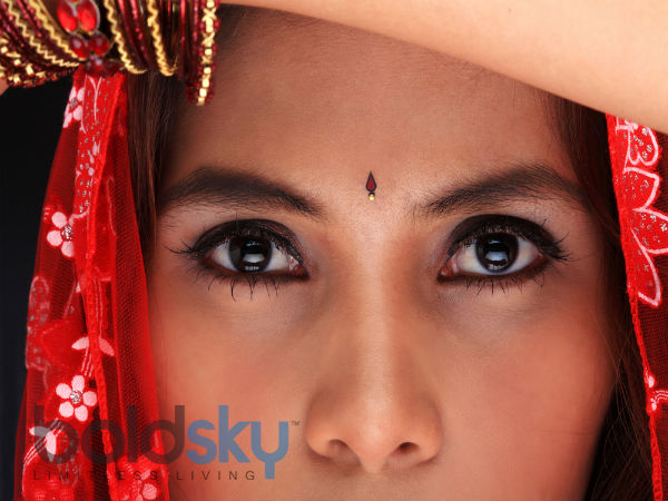 ಕಣ್ಣಿನ ರೆಪ್ಪೆಗಳಿಗೆ ಹರಳೆಣ್ಣೆ ಹಚ್ಚಿ