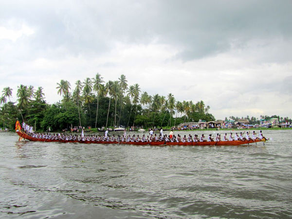 ವಳ್ಳಂ ಕಳಿ ಬೋಟ್ ರೇಸ್