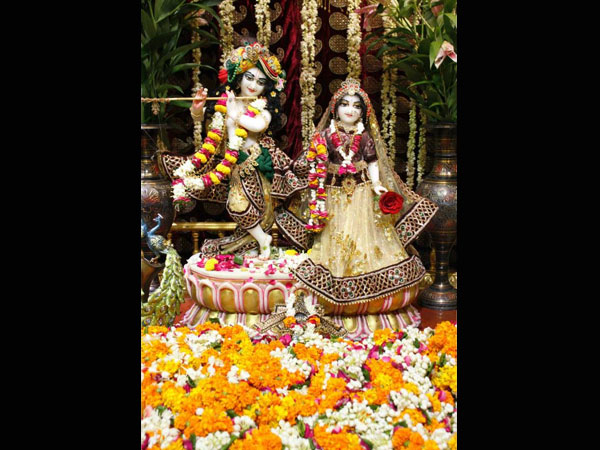 ಕೃಷ್ಣ ಮತ್ತು ಗೋವರ್ಧನ ಗಿರಿ