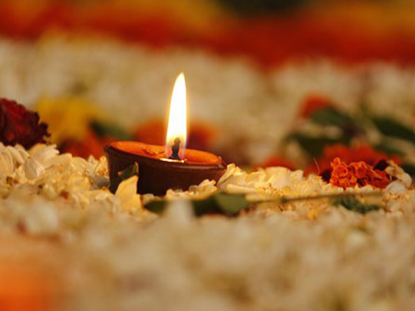 ದೇವಿಗೆ ತುಪ್ಪದ ದೀಪ