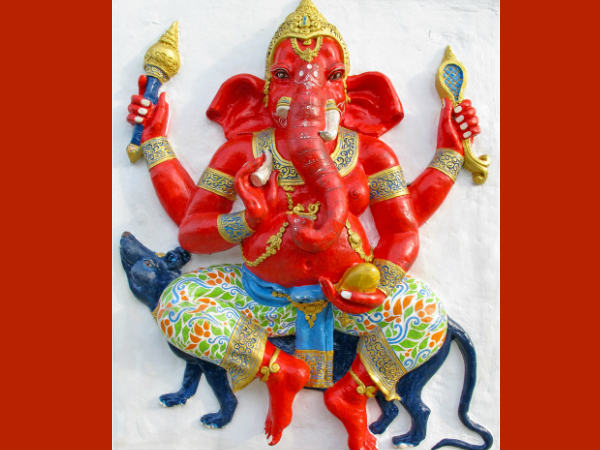 4. ಮನೆಗೆ ಗಣೇಶನ ವಿಗ್ರಹವನ್ನು ತರುವ ಮೂಲಕ ಚತುರ್ಥಿ ಪೂಜೆಯನ್ನು ಮಾಡಿ