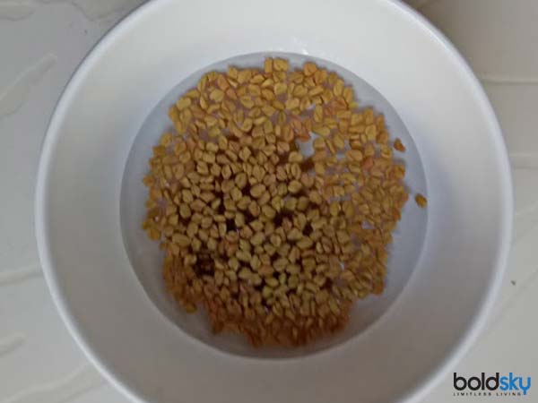 ಮೊಳಕೆ ಬರಿಸಿದ ಮೆಂತೆ ಕಾಳು