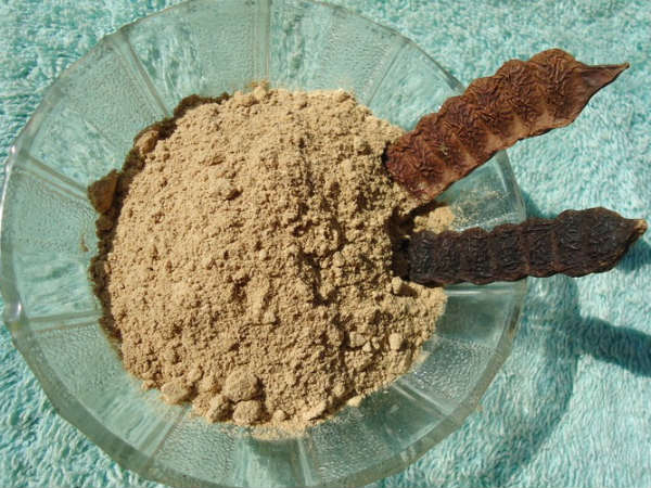 ಇದು ತಲೆಹೊಟ್ಟಿನೊಂದಿಗೆ ಹೋರಾಡುತ್ತದೆ