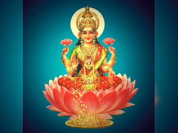 'ಓಂ ಮಹಾಲಕ್ಷ್ಮೀಯೇ ನಮಃ'