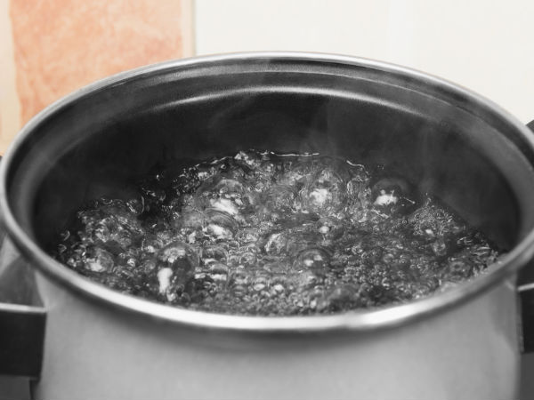 ಬಿಸಿ ನೀರು ಕುಡಿಯಿರಿ
