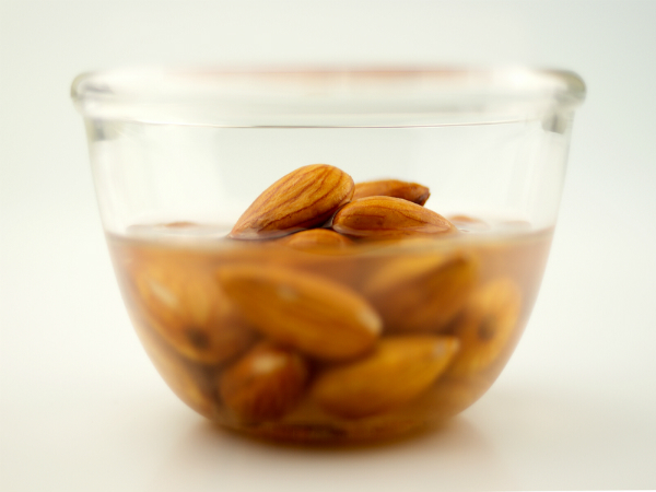 ನೆನೆಸಿಟ್ಟ ಬಾದಾಮಿ