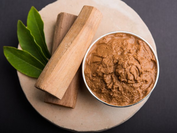 ಶ್ರೀಗಂಧದ ಫೇಸ್ ಮಾಸ್ಕ್