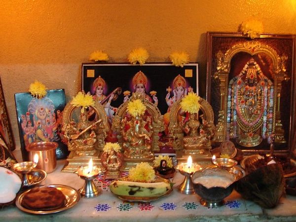 ಮನೆಯಲ್ಲಿ ವಿಗ್ರಹಗಳ ಸಂಖ್ಯೆ