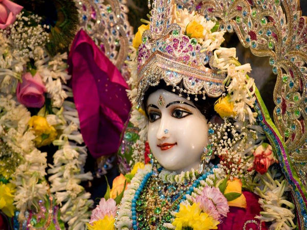 ಓಂ ದೇವಕಿ ನಂದಾಯ ವಿದ್ಮಯೇ ವಾಸುದೇವಾಯ ಧಿಮಹಿ ತನ್ನೋ ಕೃಷ್ಣ ಪ್ರಚೋದಯಾತ್