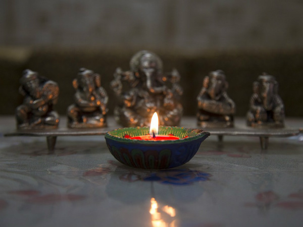 ದೀಪ ಹಚ್ಚುವುದು