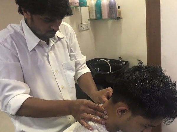 ಆ ವ್ಯಕ್ತಿ ಕ್ಷೌರದಂಗಡಿಗೆ ತೆರಳಿದ