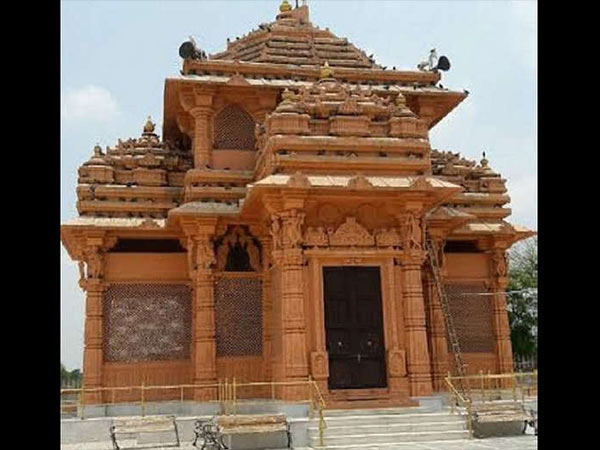 ಗರ್ಭ ಗುಡಿಗೆ ಒಂದೇ ಬಾಗಿಲು