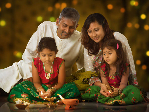 2. ಪಟಾಕಿಗಳನ್ನು ಸುಡುವುದಕ್ಕಿಂತಲೂ ವಿಭಿನ್ನವಾಗಿರುವ ಇತರ ವಿನೋದಾತ್ಮಕ ಚಟುವಟಿಕೆಗಳನ್ನು ತೊಡಗಿಕೊಳ್ಳಿರಿ