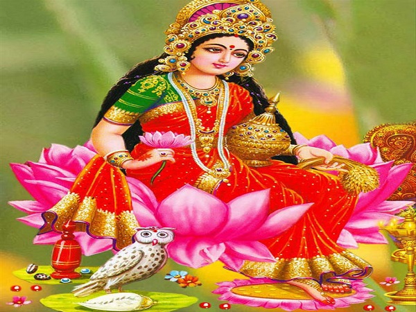 ಕುಳಿತ ಲಕ್ಷ್ಮೀಯ ಫೋಟೋ ಮಾತ್ರ ಒಳ್ಳೇದು