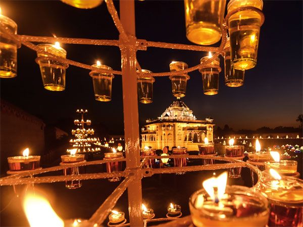 13. ವೈನ್ ಗ್ಲಾಸ್ ಗಳ ಲ್ಯಾಂಪ್ ಗಳು