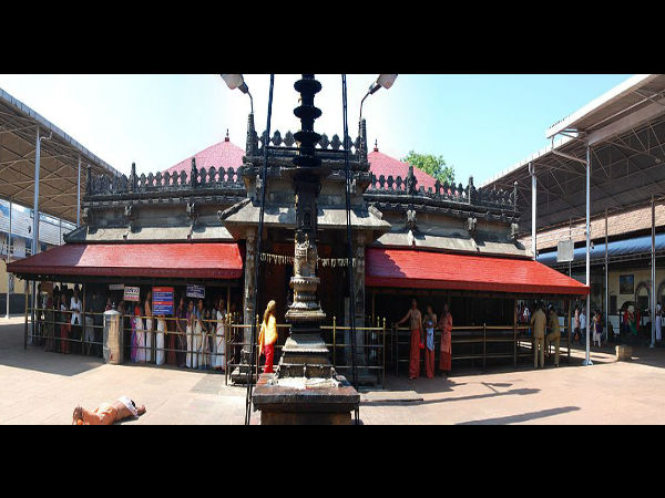 ಕೊಲ್ಲೂರು ಮೂಕಾಂಬಿಕಾ ದೇವಸ್ಥಾನ