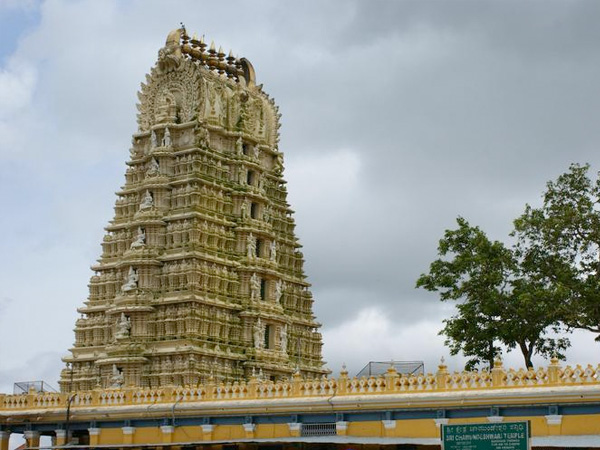 ಗಮನ ಸೆಳೆಯುವ ಗಣಪತಿ ಹಾಗೂ ನಂದಿ ವಿಗ್ರಹ