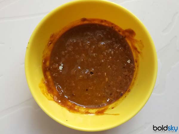 2. ಕಾಫಿ ಮತ್ತು ರೋಸ್ ವಾಟರ್ ಫೇಸ್ ಸ್ಕ್ರಬ್ : -