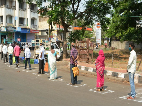 ಅಂತರ ಕಾಯ್ದುಕೊಳ್ಳಿ