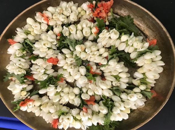 ಪರಿಮಳ ಭರಿತ ಹೂವುಗಳು, ಕಮಲ