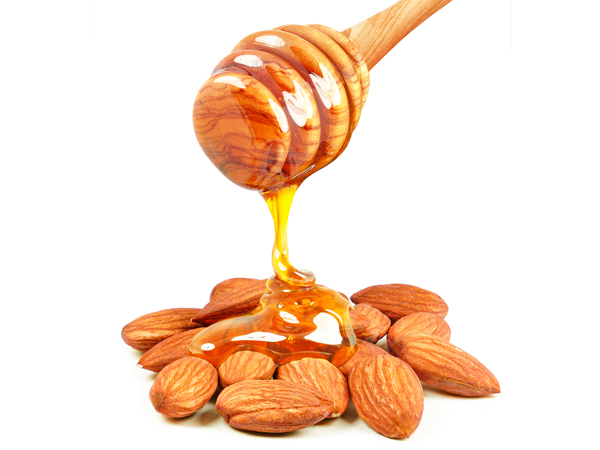 4. ಜೇನುತುಪ್ಪ ಮತ್ತು ಬಾದಾಮಿ ಎಣ್ಣೆ:
