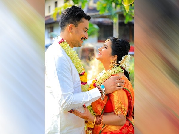ತಲೆಗೆ ಸರಳವಾದ ಅಲಂಕಾರ ಮಾಡಿಕೊಂಡ ಶುಭ ಪೂಂಜಾ