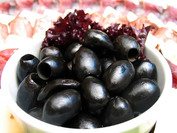 2. ಖಾಲಿ ಹೊಟ್ಟೆಯಲ್ಲಿ ನೇರಳೆ ತಿನ್ನಬೇಡಿ