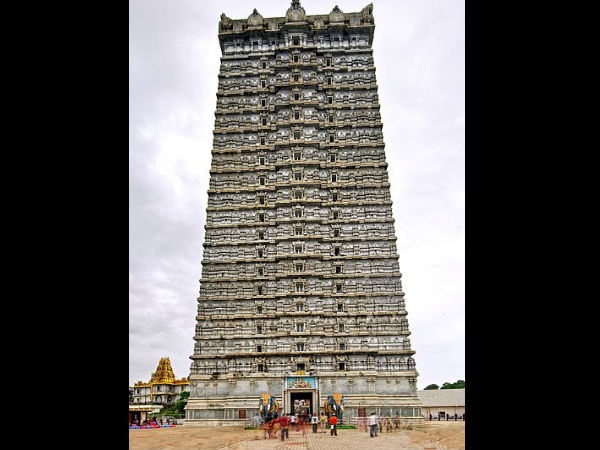 ಗಮನ ಸೆಳೆಯುವ ಅತಿ ಎತ್ತರದ ಭವ್ಯ ಗೋಪುರ