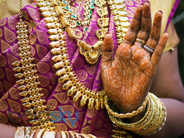 ಆಭರಣಗಳನ್ನು ಇಡಲು ಪ್ರತ್ಯೇಕ ಪೆಟ್ಟಿಗೆ ಬಳಸಿ