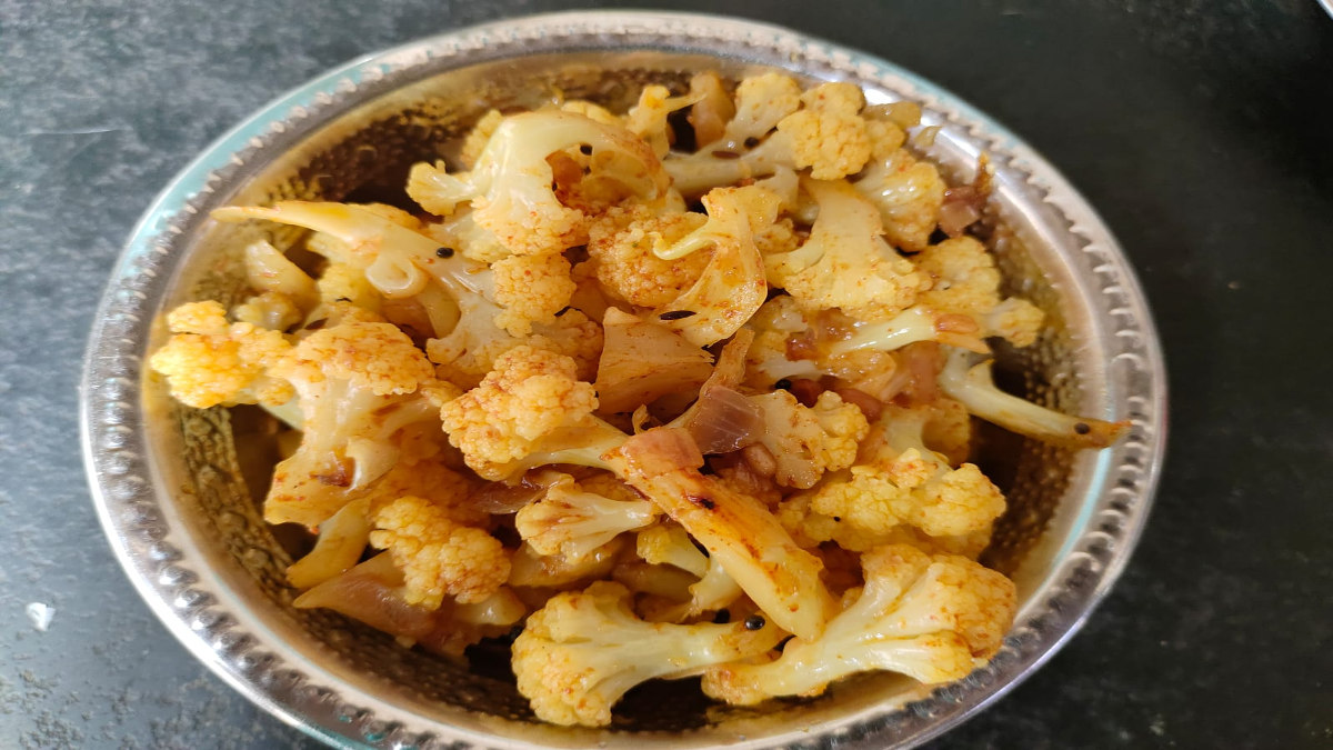 ಯಾವುದೇ ಮಸಾಲೆ ಬಳಸದೇ ಮಾಡಿ ಈ ಬ್ಯಾಚುಲರ್ ಪಲ್ಯ! How To Make Cauliflower